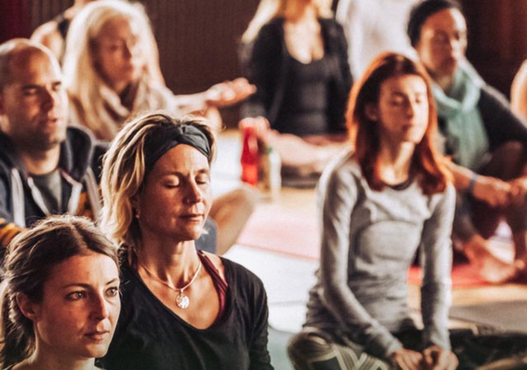 Yoga-Saal im Hotel Schweizerhof